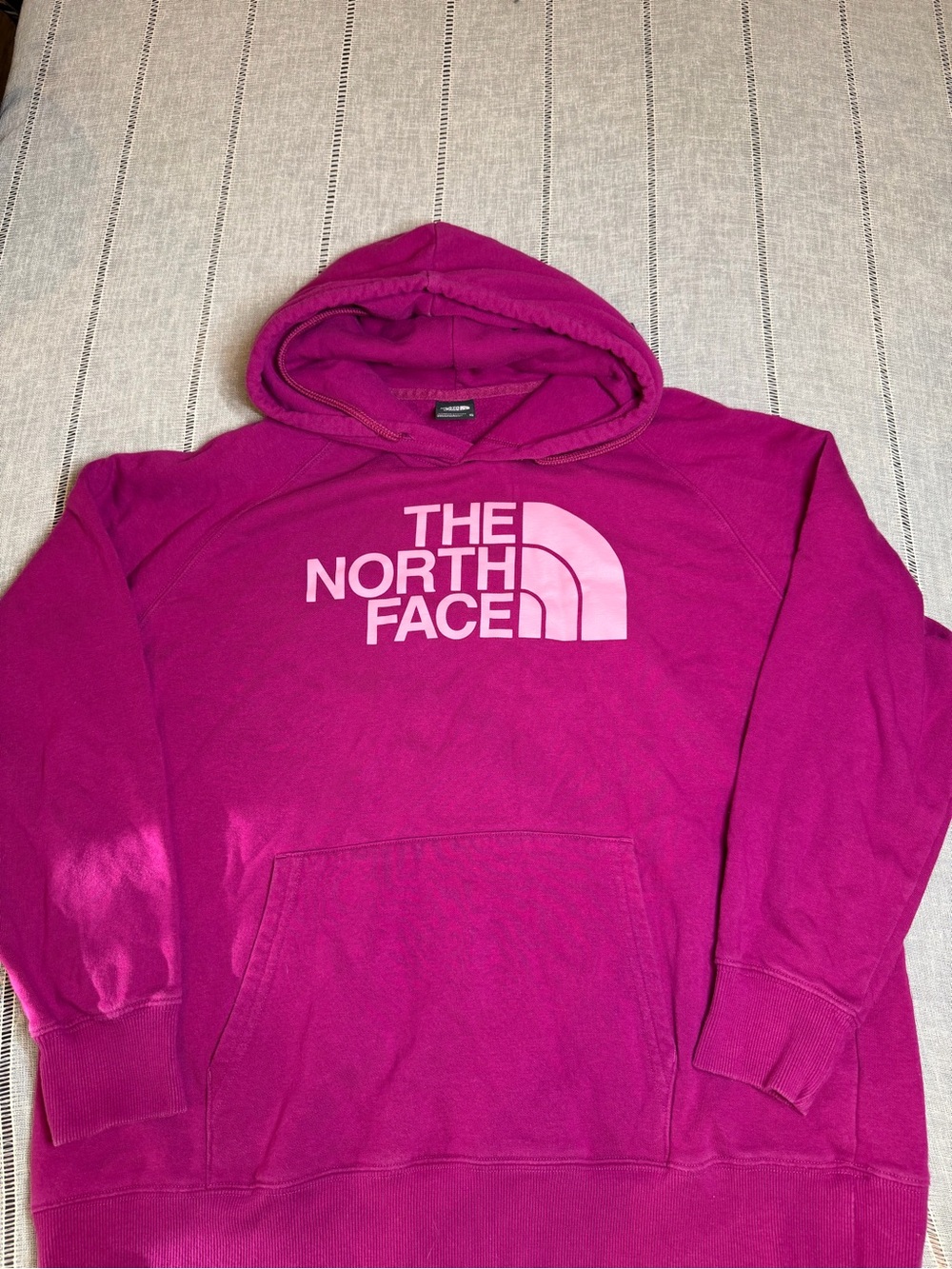 The North Face Women's Berry Pullover Hoodie with White Logo - Picture 2 of 10